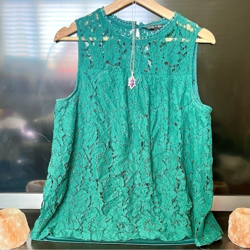 Zac and Rachel Green Lace Sleeveless Blouse